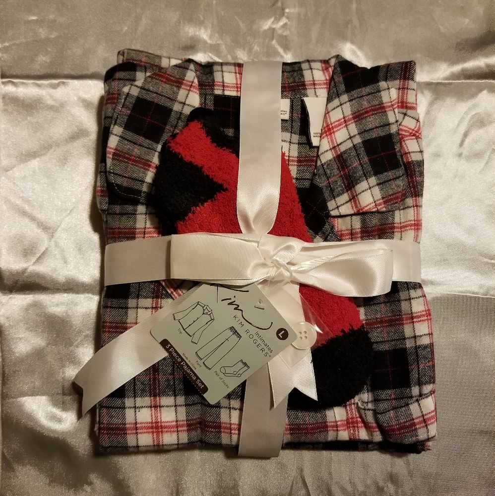 NWT Plaid Flannel PJ & Sock Set - sz L